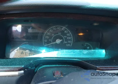 2005 Lincoln Town Car Signature Limited z USA, uszkodzony, nr VIN 1LNHM82W05Y670675